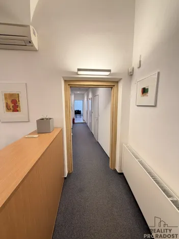 Pronájem kanceláře, Olomouc, Dolní náměstí, 204 m2