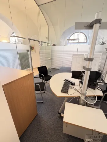 Pronájem kanceláře, Olomouc, Dolní náměstí, 204 m2