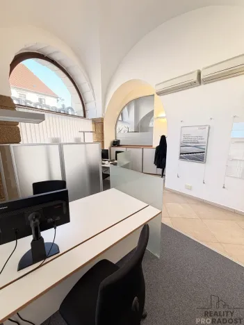 Pronájem kanceláře, Olomouc, Dolní náměstí, 204 m2