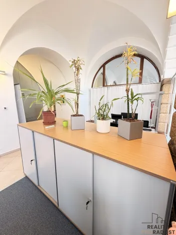 Pronájem kanceláře, Olomouc, Dolní náměstí, 204 m2