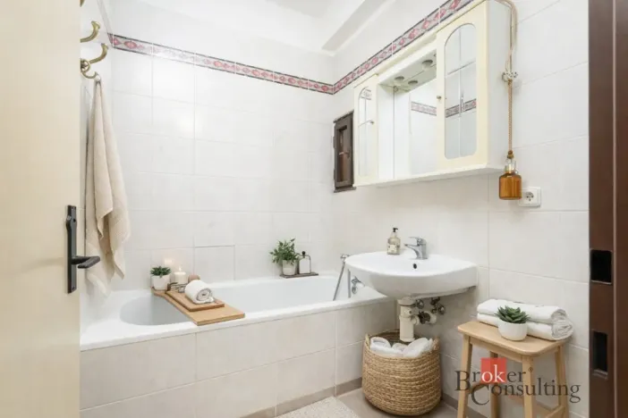 Prodej bytu 2+1, Praha - Libeň, Sokolovská, 72 m2