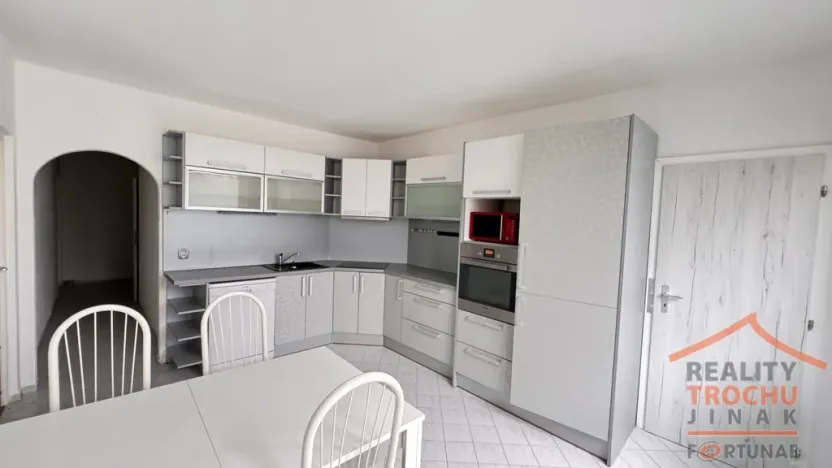 Pronájem bytu 3+1, Hradec Králové, třída Edvarda Beneše, 96 m2