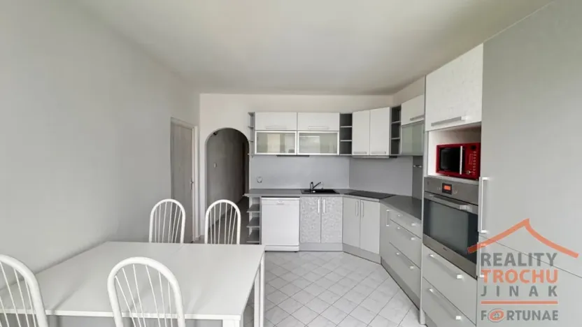 Pronájem bytu 3+1, Hradec Králové, třída Edvarda Beneše, 96 m2