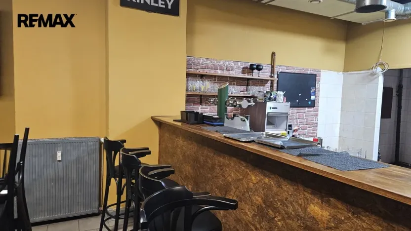 Pronájem obchodního prostoru, Blatná, náměstí J. A. Komenského, 180 m2