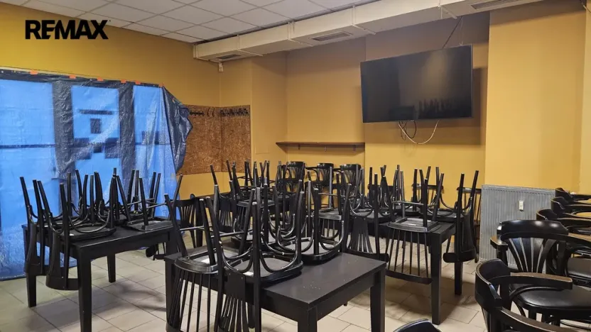 Pronájem obchodního prostoru, Blatná, náměstí J. A. Komenského, 180 m2