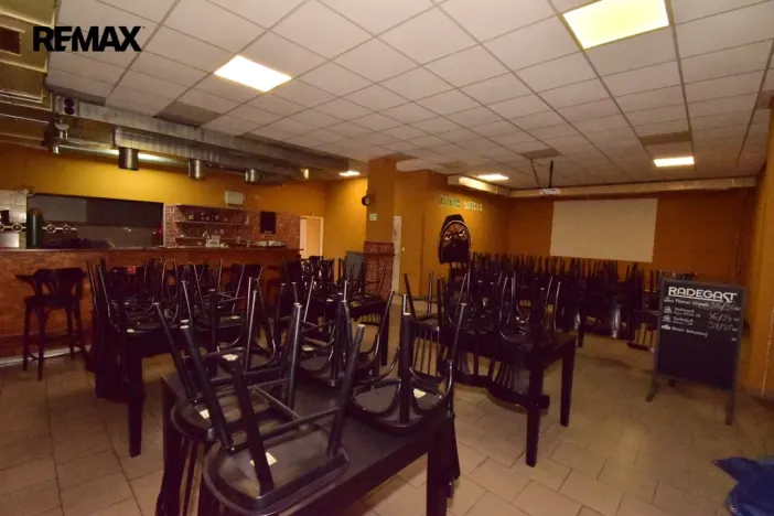 Pronájem obchodního prostoru, Blatná, náměstí J. A. Komenského, 180 m2