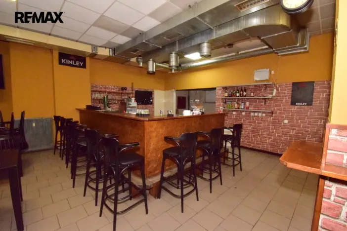 Pronájem obchodního prostoru, Blatná, náměstí J. A. Komenského, 180 m2