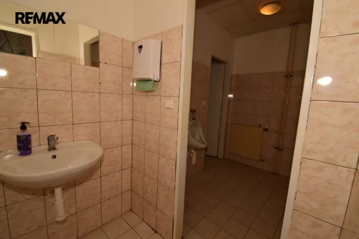 Pronájem obchodního prostoru, Blatná, náměstí J. A. Komenského, 180 m2