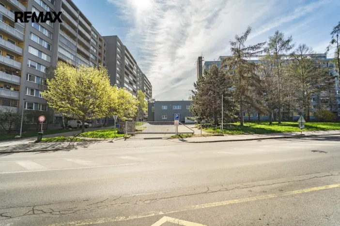 Pronájem obchodního prostoru, Praha - Háje, Hviezdoslavova, 661 m2