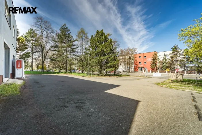 Pronájem obchodního prostoru, Praha - Háje, Hviezdoslavova, 661 m2