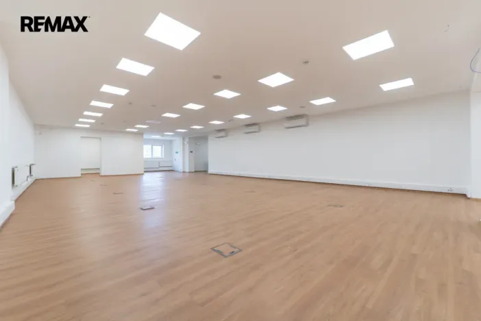 Pronájem obchodního prostoru, Praha - Háje, Hviezdoslavova, 661 m2