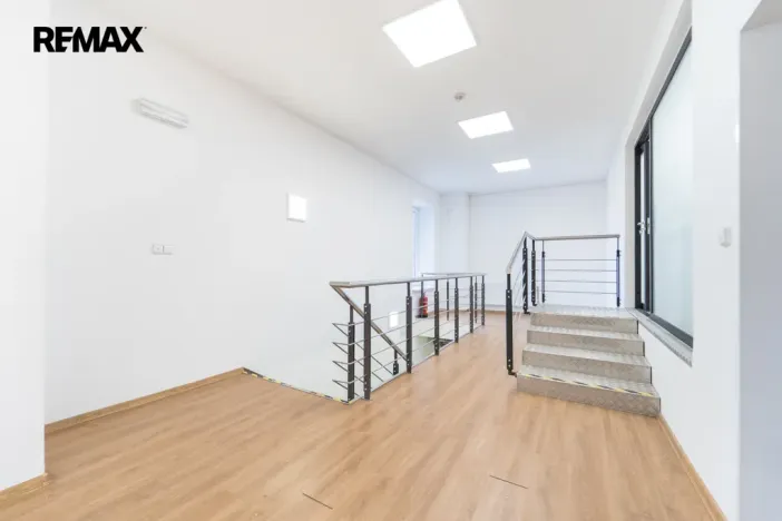 Pronájem obchodního prostoru, Praha - Háje, Hviezdoslavova, 661 m2