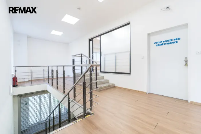 Pronájem obchodního prostoru, Praha - Háje, Hviezdoslavova, 661 m2