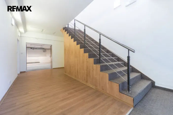 Pronájem obchodního prostoru, Praha - Háje, Hviezdoslavova, 661 m2