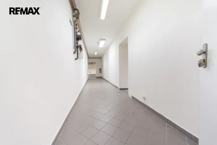 Pronájem obchodního prostoru, Praha - Háje, Hviezdoslavova, 661 m2