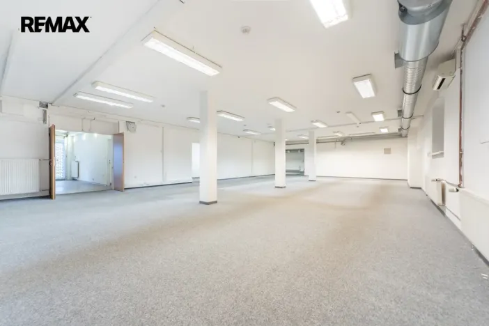 Pronájem obchodního prostoru, Praha - Háje, Hviezdoslavova, 661 m2