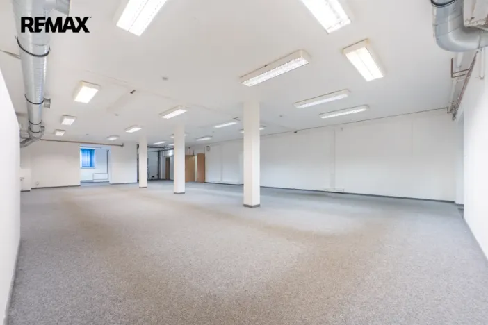 Pronájem obchodního prostoru, Praha - Háje, Hviezdoslavova, 661 m2