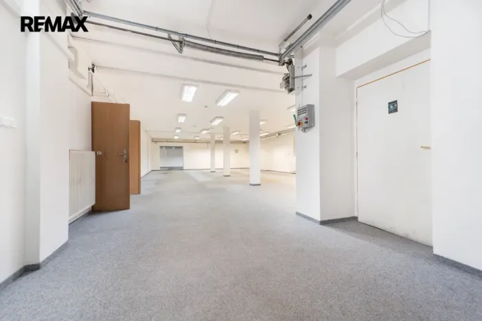 Pronájem obchodního prostoru, Praha - Háje, Hviezdoslavova, 661 m2