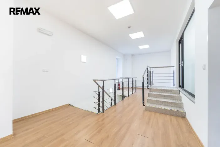 Pronájem obchodního prostoru, Praha - Háje, Hviezdoslavova, 661 m2