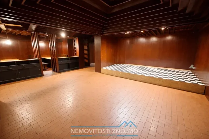 Pronájem obchodního prostoru, Znojmo, Holandská, 375 m2