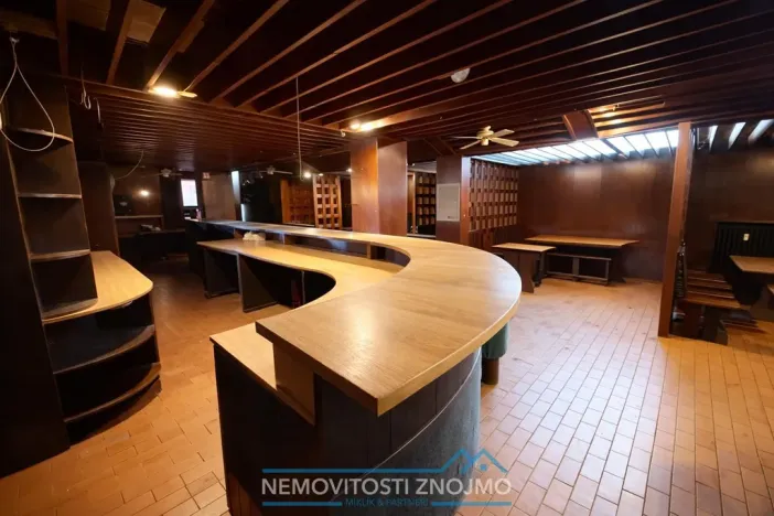 Pronájem obchodního prostoru, Znojmo, Holandská, 375 m2