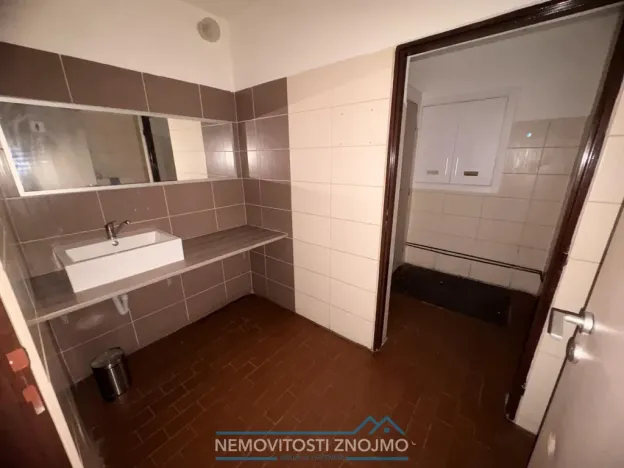 Pronájem obchodního prostoru, Znojmo, Holandská, 375 m2