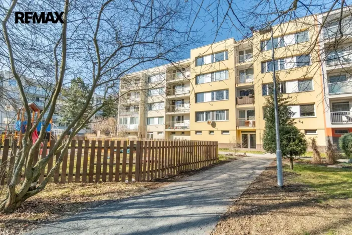 Prodej bytu 3+1, Jesenice, V Lázních, 72 m2