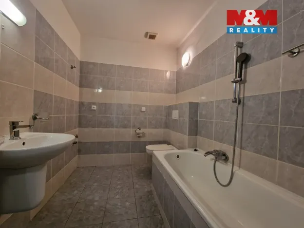 Pronájem bytu 2+1, Úpice, Spojenců, 50 m2