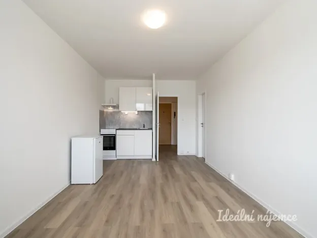 Pronájem bytu 1+kk, Praha - Hlubočepy, Voskovcova, 29 m2