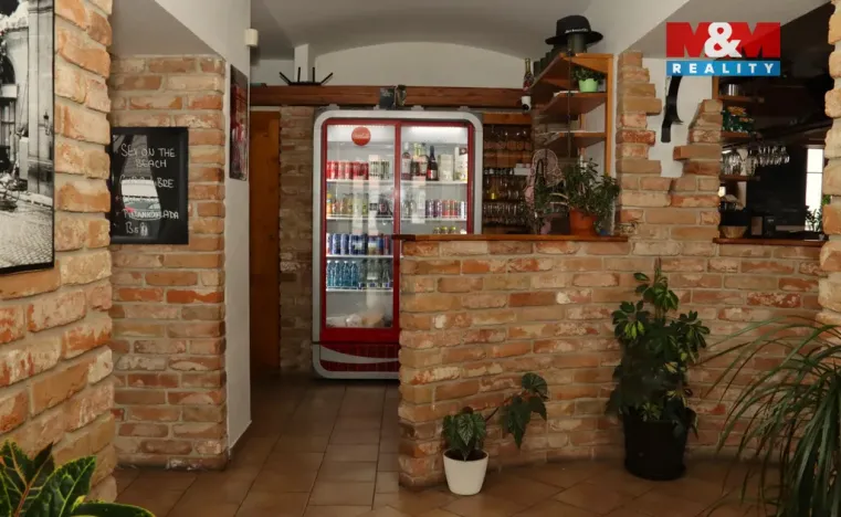 Pronájem restaurace, Holice, Smetanova, 233 m2