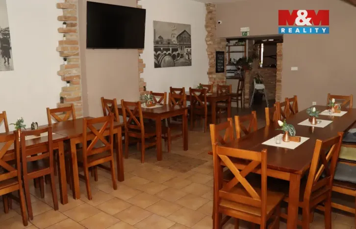 Pronájem restaurace, Holice, Smetanova, 233 m2