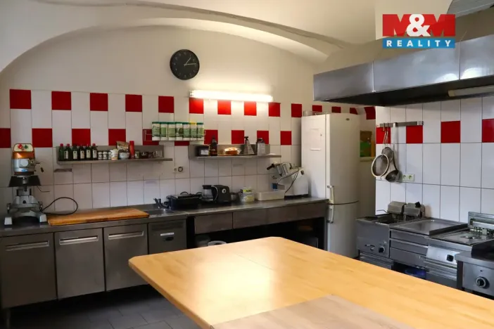 Pronájem restaurace, Holice, Smetanova, 220 m2