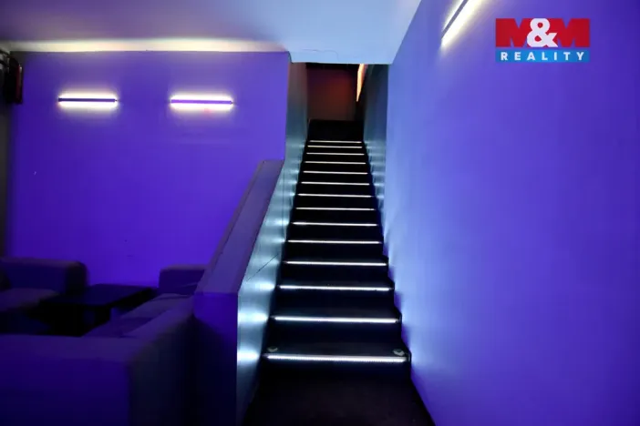 Pronájem restaurace, Holice, Smetanova, 220 m2