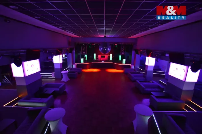 Pronájem restaurace, Holice, Smetanova, 220 m2