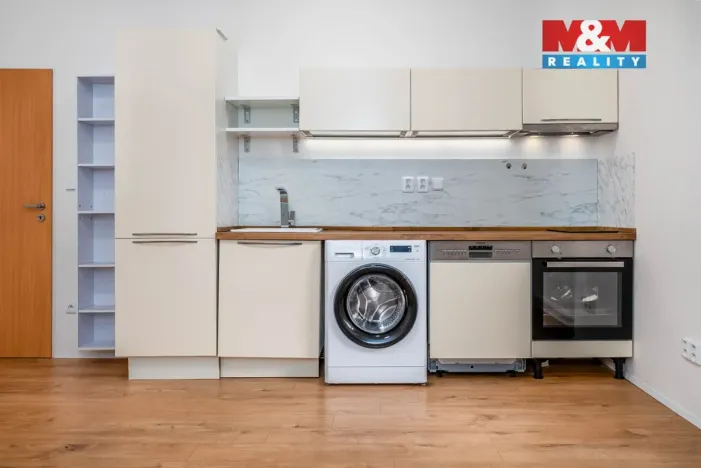 Pronájem bytu 1+kk, Praha - Vysočany, Spojovací, 35 m2