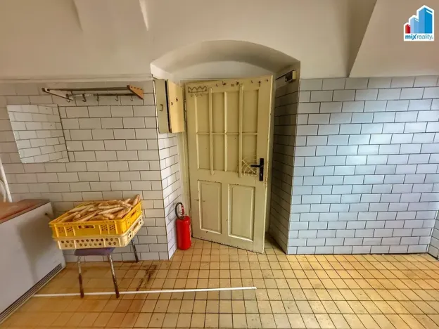 Pronájem obchodního prostoru, Planá, náměstí Svobody, 95 m2