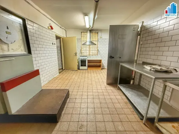 Pronájem obchodního prostoru, Planá, náměstí Svobody, 95 m2