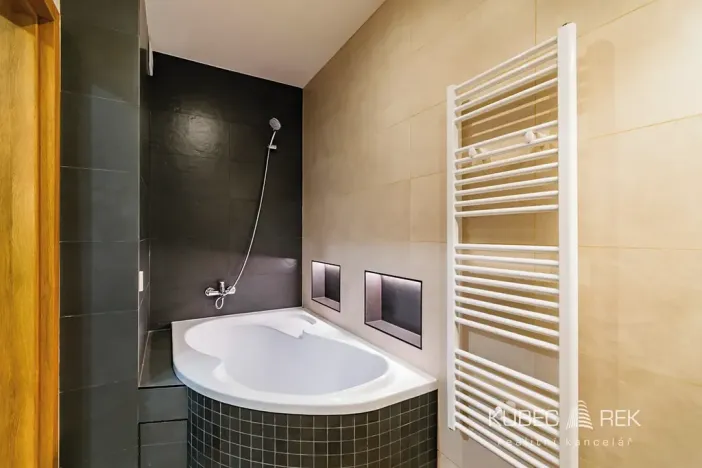 Pronájem bytu 2+1, Jindřichův Hradec, sídliště U Nádraží, 49 m2