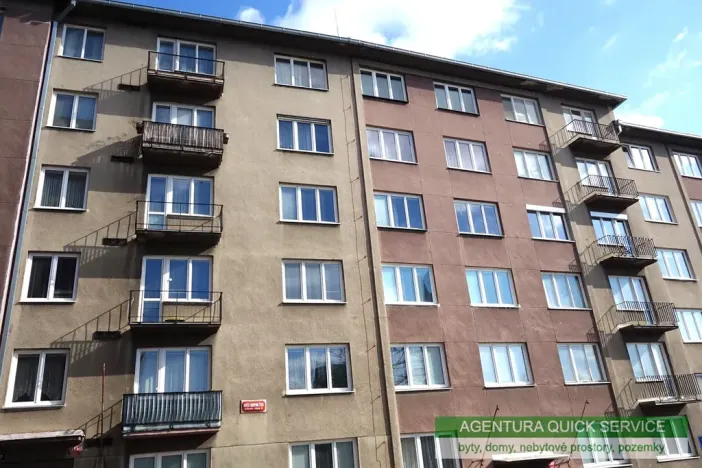 Pronájem bytu 1+kk, Praha - Vršovice, náměstí Svatopluka Čecha, 33 m2