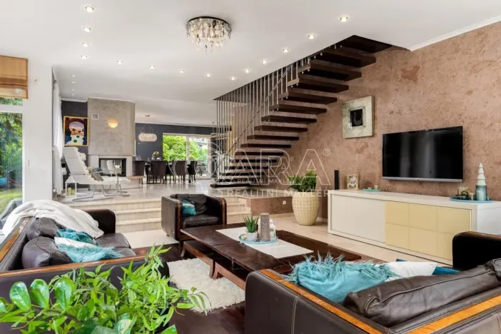 Prodej rodinného domu, Praha - Kolovraty, V louce, 470 m2