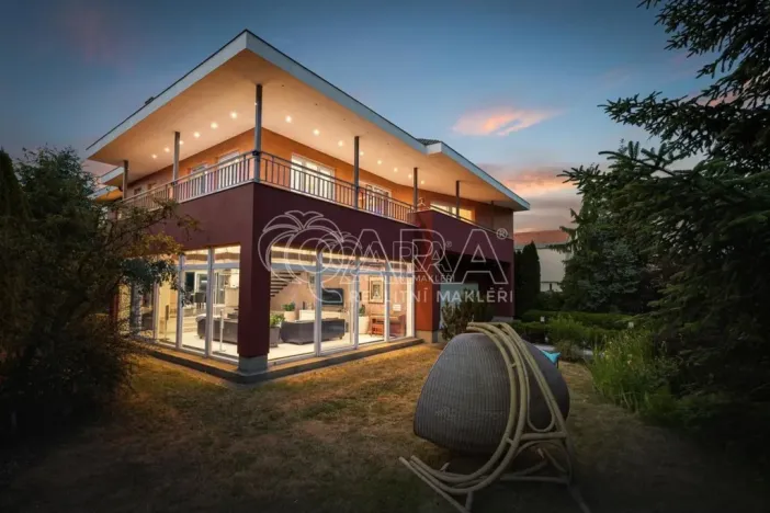 Prodej rodinného domu, Praha - Kolovraty, V louce, 470 m2