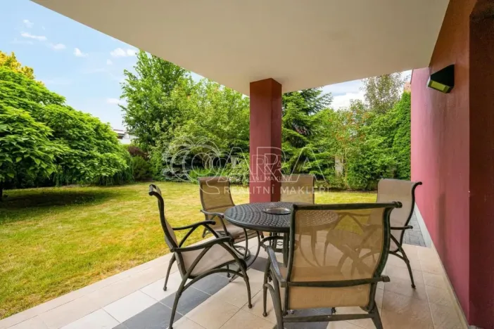 Prodej rodinného domu, Praha - Kolovraty, V louce, 470 m2