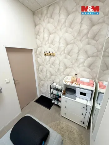 Pronájem obchodního prostoru, Hradec Králové - Pražské Předměstí, Dukelská třída, 6 m2