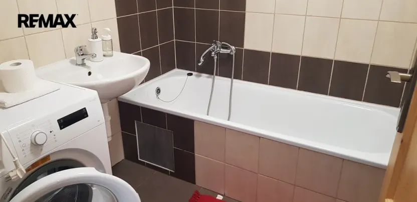 Pronájem bytu 1+kk, Hradec Králové - Nový Hradec Králové, Pod Zámečkem, 48 m2