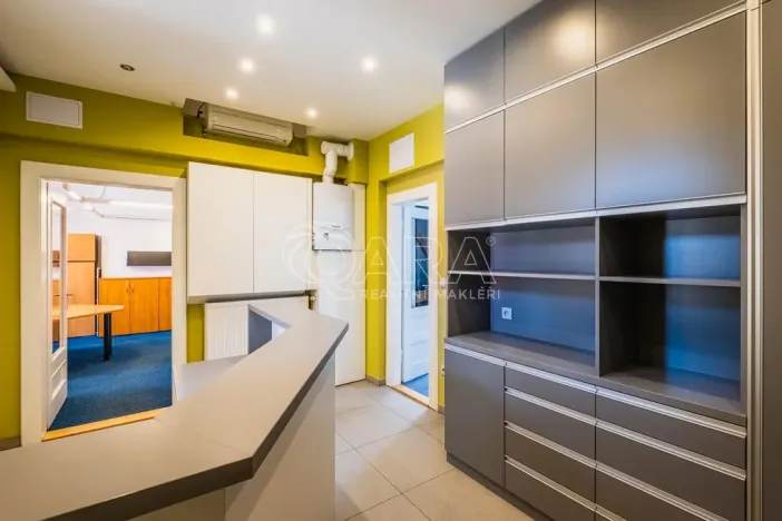 Pronájem kanceláře, Praha - Bubeneč, V. P. Čkalova, 100 m2