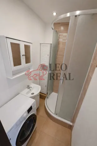 Pronájem bytu 2+kk, Praha - Modřany, Urbánkova, 43 m2