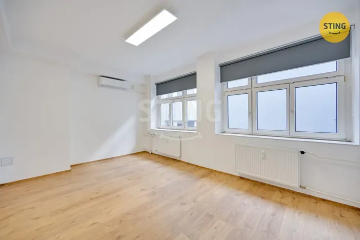 Pronájem kanceláře, Zlín, třída Tomáše Bati, 108 m2