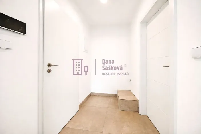 Pronájem bytu 1+kk, Jindřichův Hradec - Jindřichův Hradec II, Nádražní, 23 m2