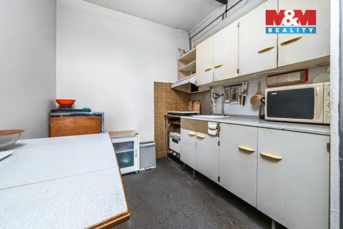 Prodej bytu 2+kk, Králův Dvůr, Nad Stadionem, 41 m2