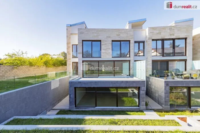 Prodej rodinného domu, Praha - Libuš, V Hrobech, 378 m2